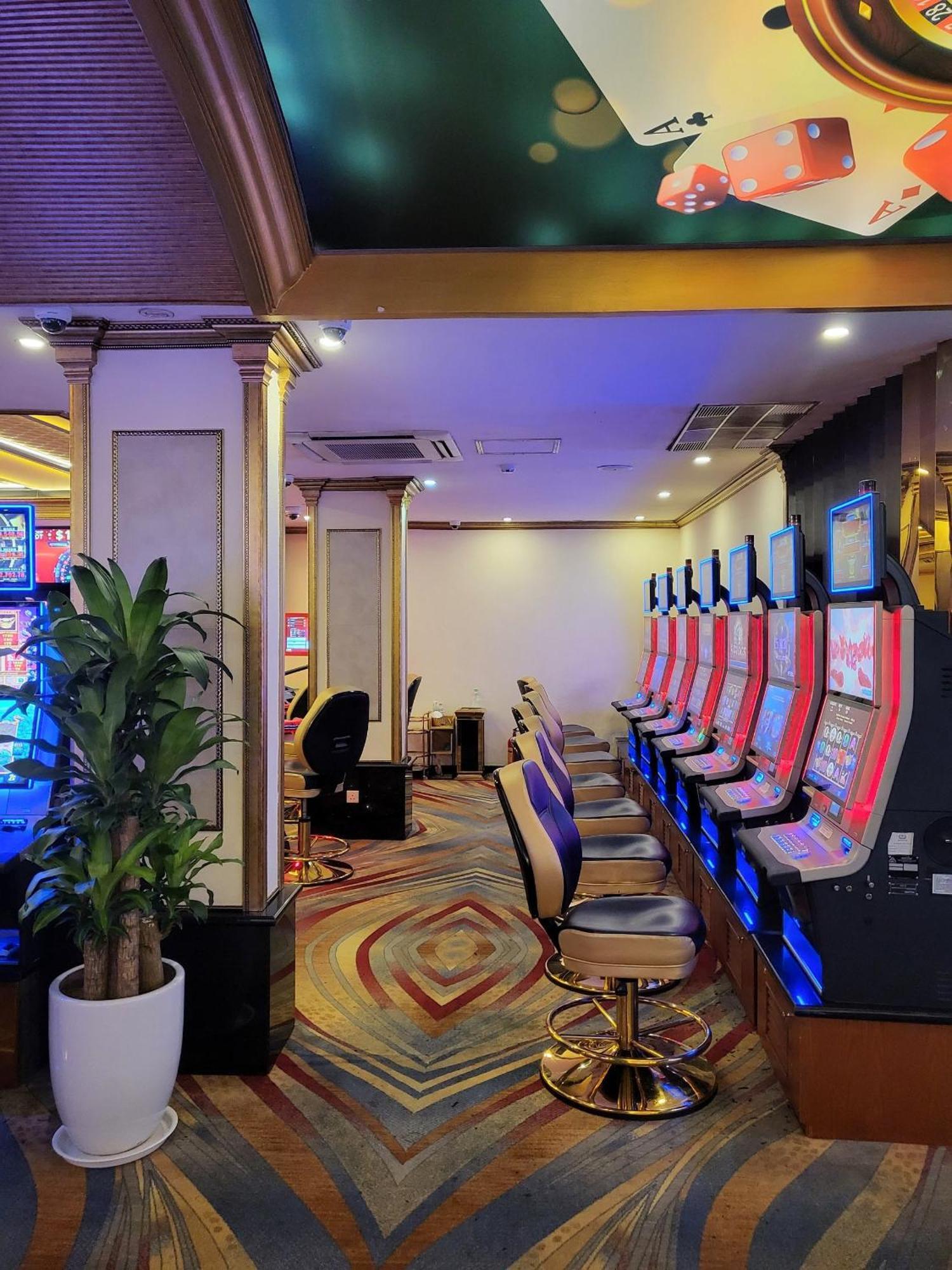 バオソン インターナショナル ホテル ハノイ市 エクステリア 写真